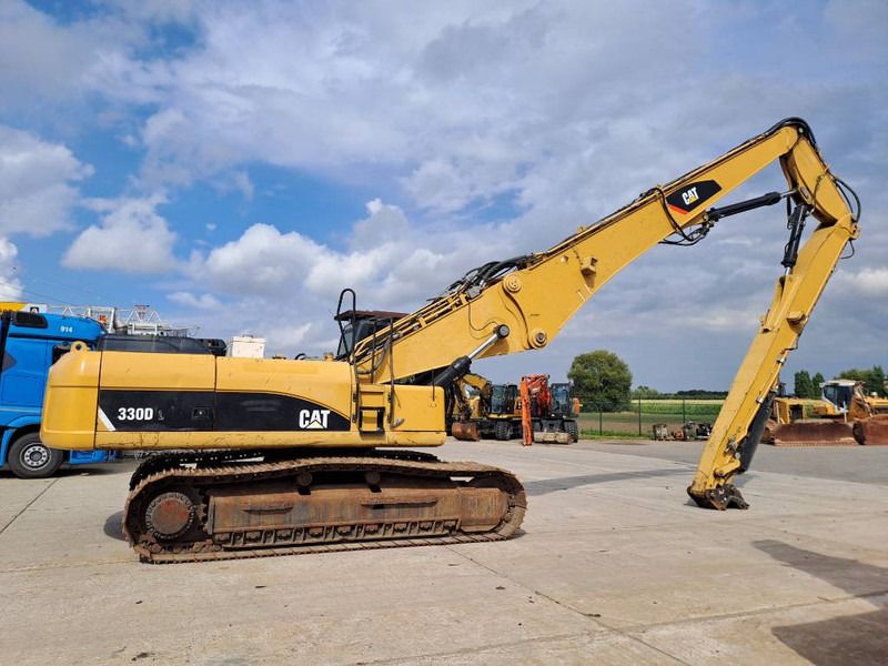 2007 Caterpillar 330DL crawler excavator side view 2007 Caterpillar 330DL crawler excavator side view