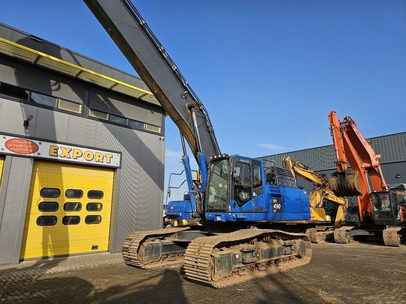 2020 Komatsu PC490 LC crawler excavator, side view 2020 Komatsu PC490 LC crawler excavator, side view