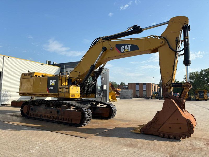 2018 Caterpillar 390F L crawler excavator side view