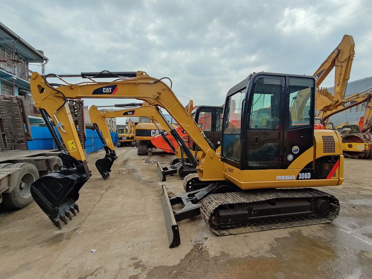 2016 Caterpillar 306D crawler excavator side view 2016 Caterpillar 306D crawler excavator side view