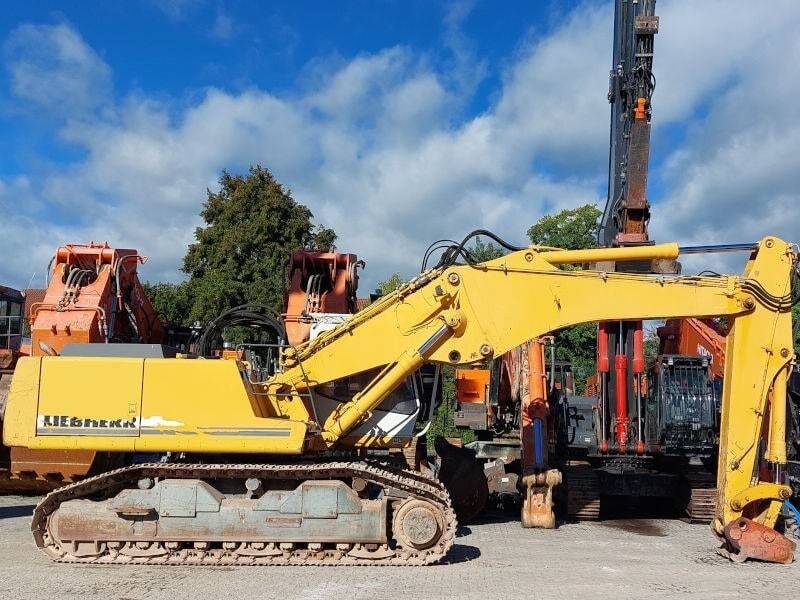 2001 Liebherr R944 VH demolition excavator, side view