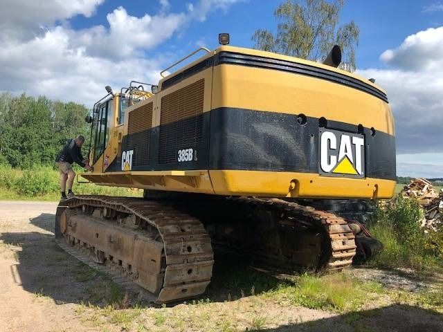 2005 Caterpillar 385BL crawler excavator, rear three-quarter view 2005 Caterpillar 385BL crawler excavator, rear three-quarter view