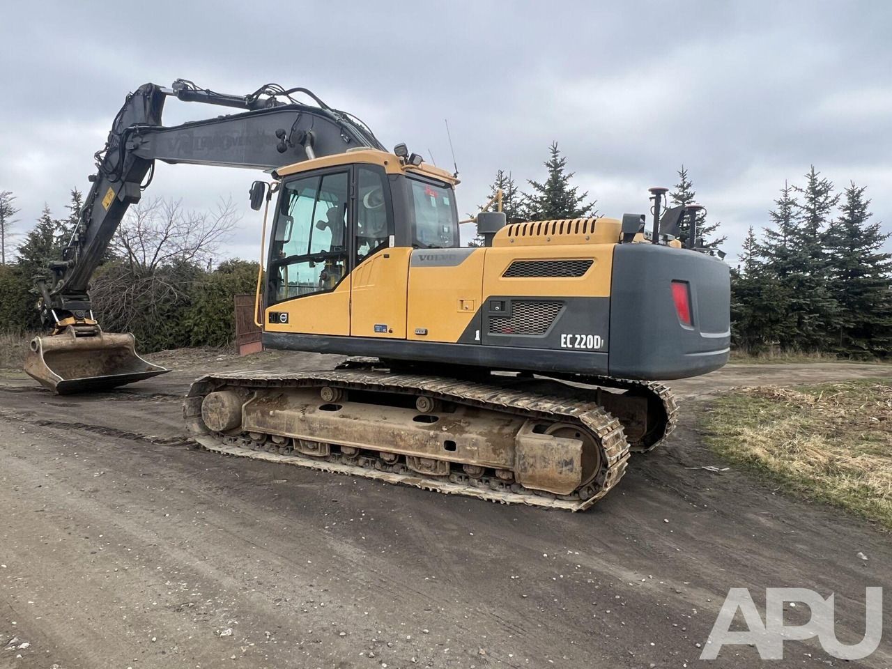 2013 Volvo EC220DL crawler excavator, rear three-quarter view 2013 Volvo EC220DL crawler excavator, rear three-quarter view