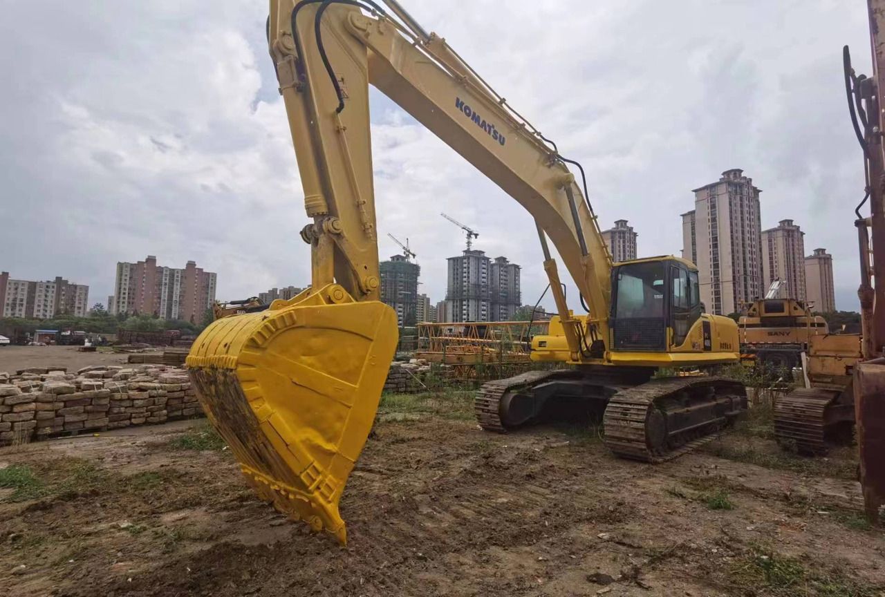 2022 Komatsu PC400-7 crawler excavator, front three-quarter view