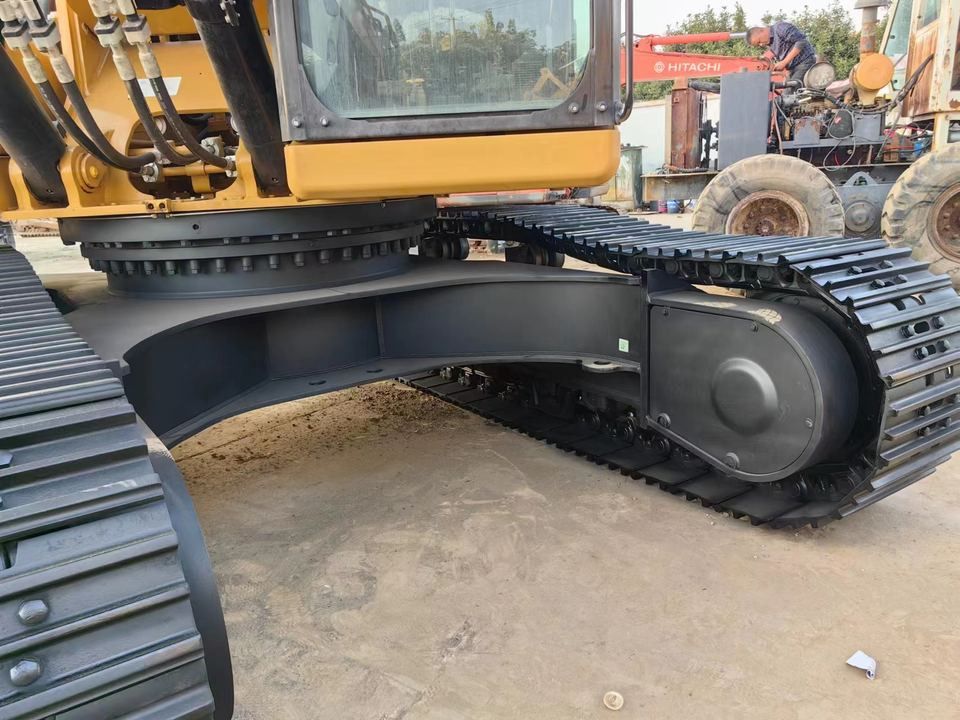 2019 Caterpillar 336 crawler excavator undercarriage view 2019 Caterpillar 336 crawler excavator undercarriage view