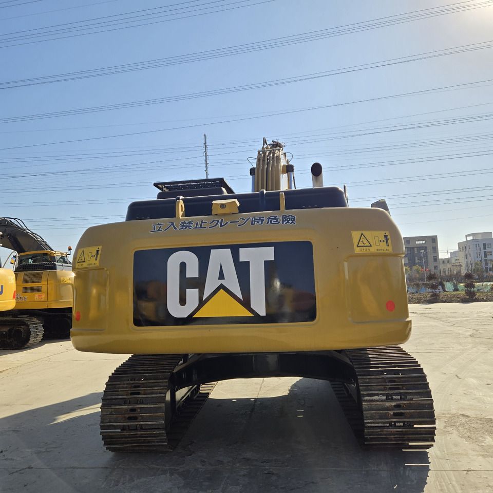 2020 Caterpillar 324D crawler excavator, rear view 2020 Caterpillar 324D crawler excavator, rear view