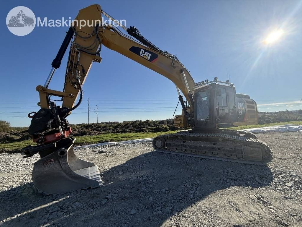 2017 Caterpillar 326 HDHW crawler excavator, side view 2017 Caterpillar 326 HDHW crawler excavator, side view