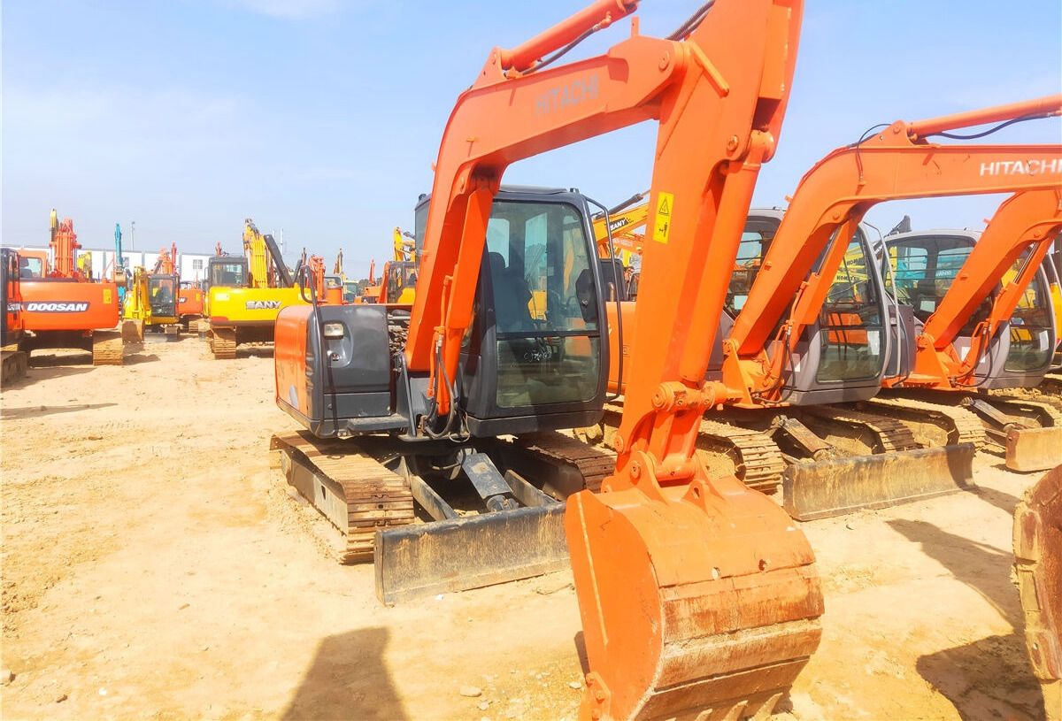 Hitachi ZX60 mini excavator, front three-quarter view Hitachi ZX60 mini excavator, front three-quarter view