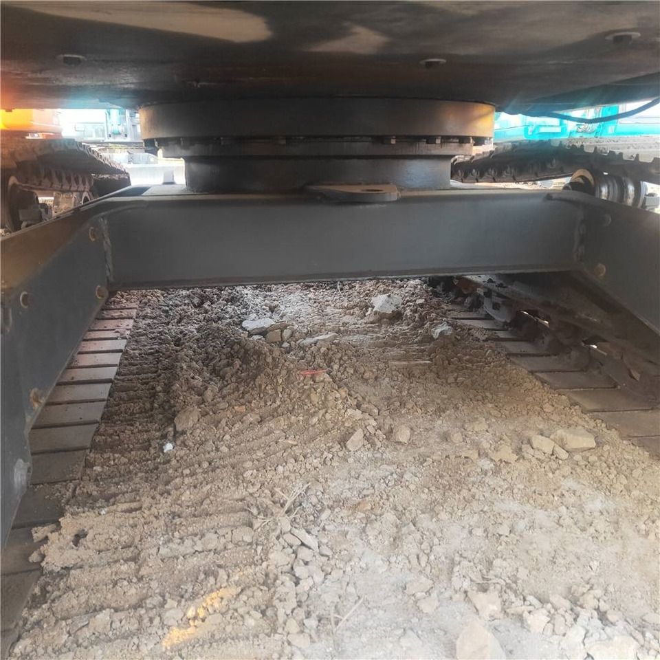 2022 Doosan DH60-7 mini excavator undercarriage view 2022 Doosan DH60-7 mini excavator undercarriage view
