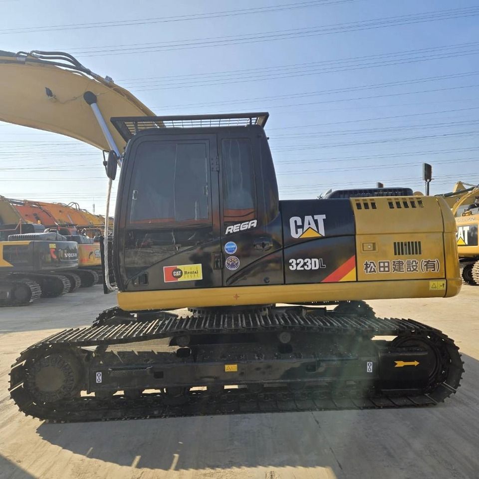 2023 Caterpillar 323DL excavator, side profile view 2023 Caterpillar 323DL excavator, side profile view