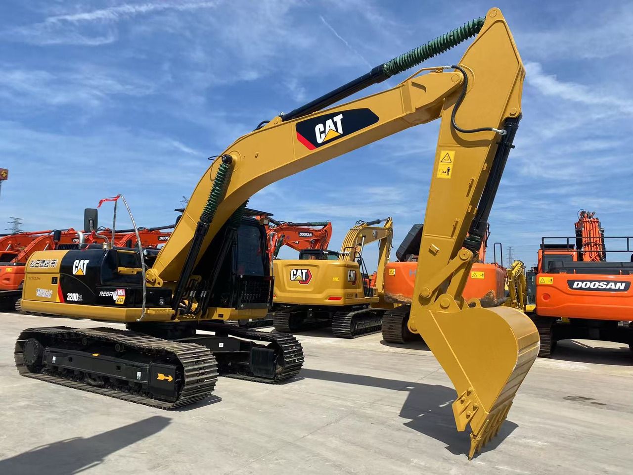 Escavatore cingolato Caterpillar 320D2 del 2022, vista laterale Escavatore cingolato Caterpillar 320D2 del 2022, vista laterale