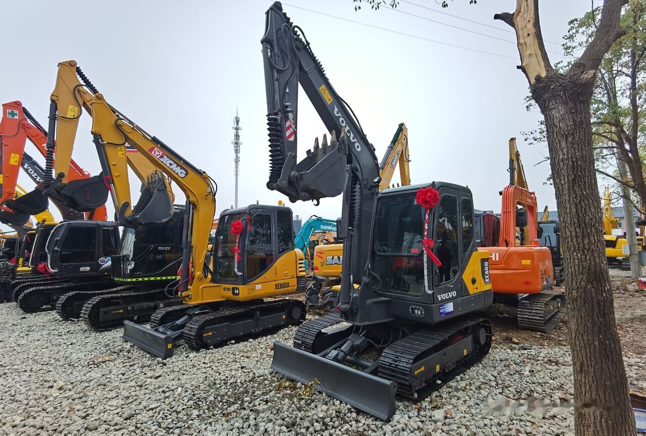 2022 Volvo EC60D mini excavator, front three-quarter view 2022 Volvo EC60D mini excavator, front three-quarter view