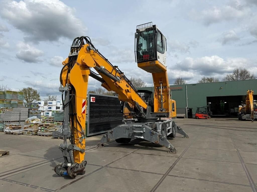 2018 Liebherr LH22 M material handler, front three-quarter view 2018 Liebherr LH22 M material handler, front three-quarter view