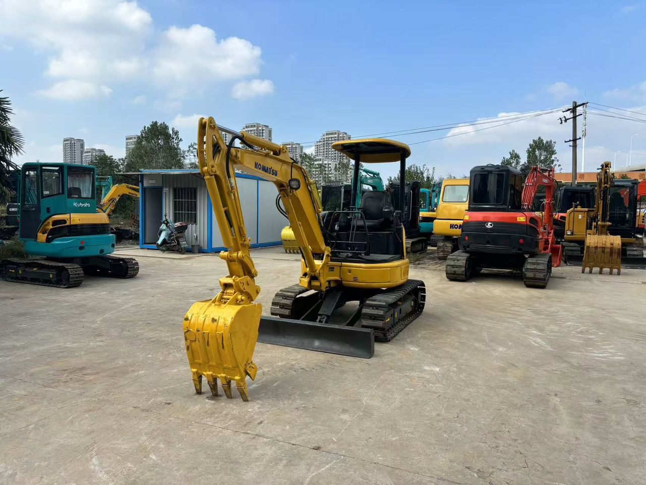 2022 Komatsu 20 mini excavator, front three-quarter view 2022 Komatsu 20 mini excavator, front three-quarter view