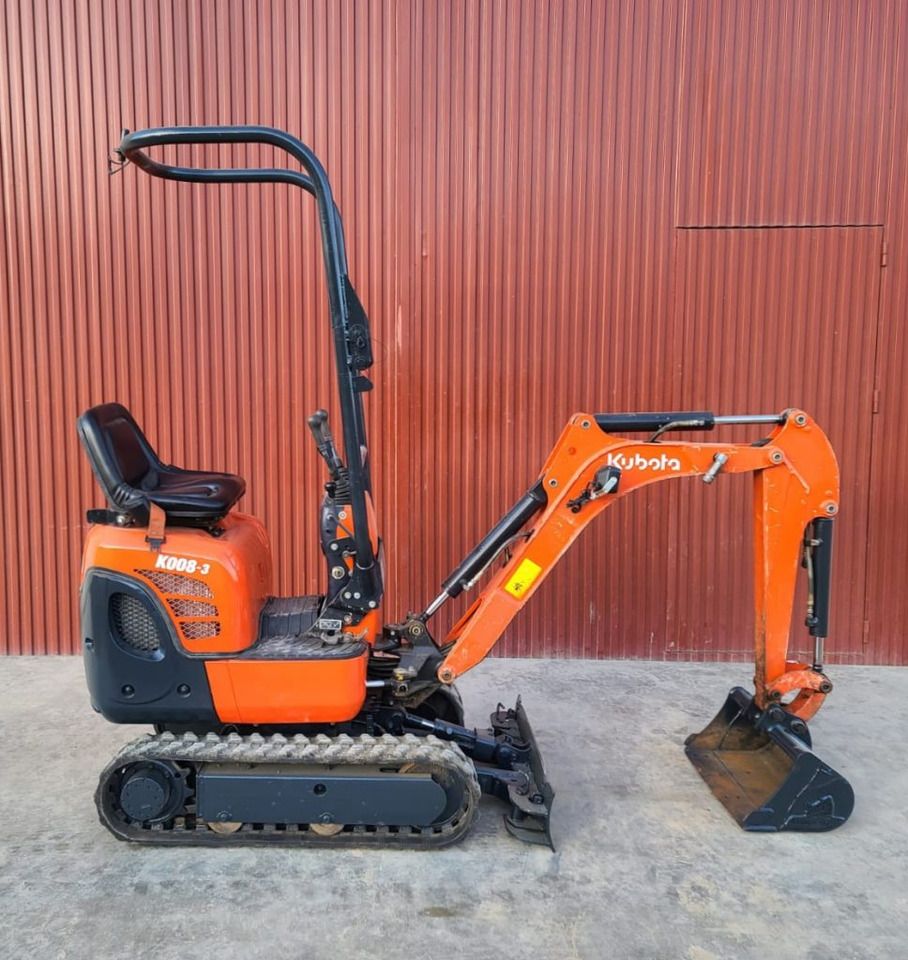 2015 Kubota K008-3 mini excavator, side view 2015 Kubota K008-3 mini excavator, side view