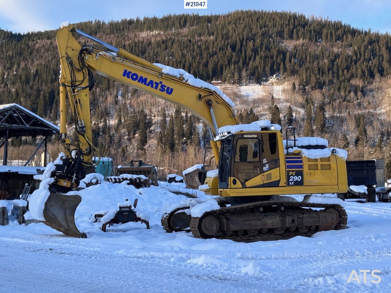 2022 Komatsu PC290LC-11 crawler excavator, side profile view 2022 Komatsu PC290LC-11 crawler excavator, side profile view