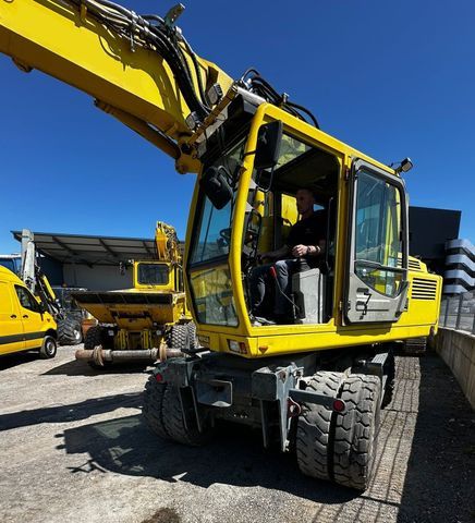 2007 Liebherr A900C ZW LITRONIC wheel excavator cab view