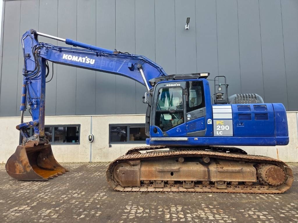 2014 Komatsu PC290LC-10 crawler excavator side view 2014 Komatsu PC290LC-10 crawler excavator side view