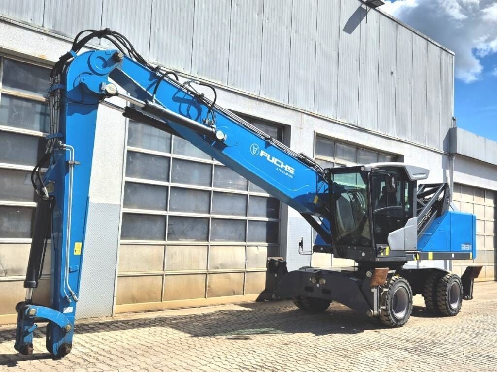 2019 Fuchs MHL331F material handler, side profile view