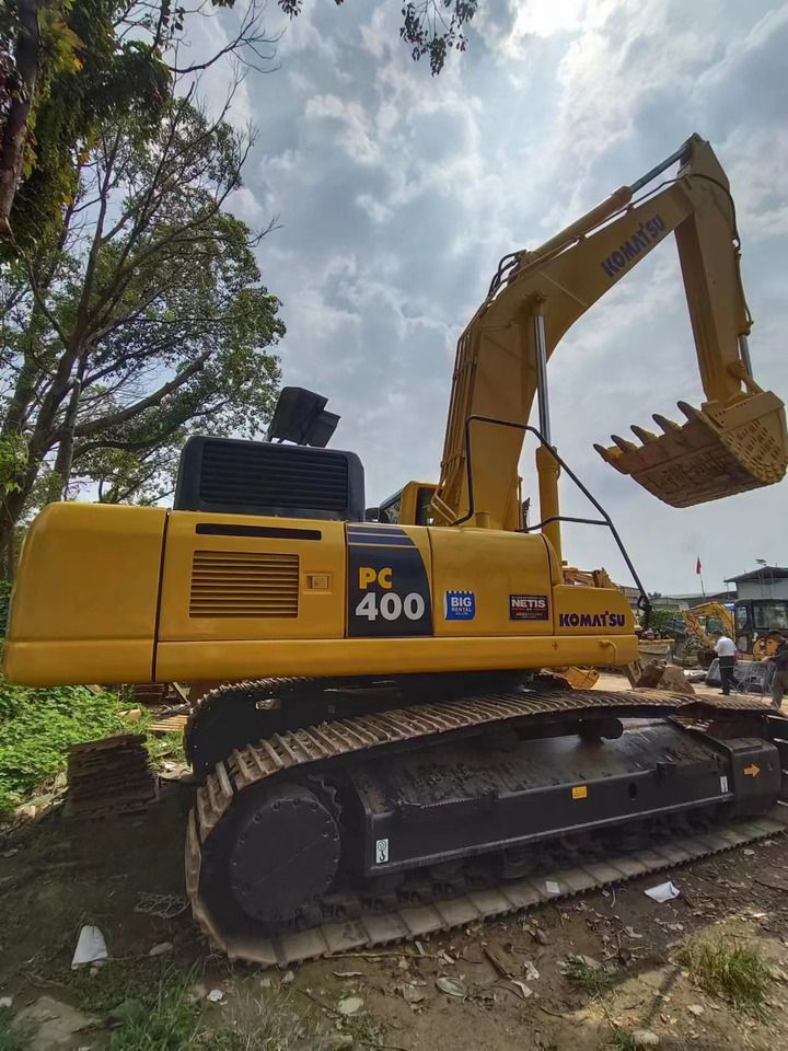 2019 Komatsu PC400-8 crawler excavator, side view