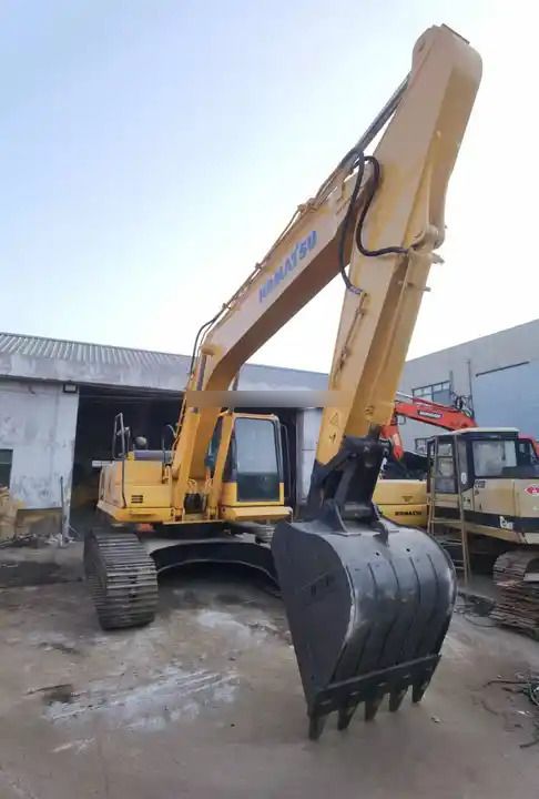 2018 Komatsu PC200-8 гусеничний екскаватор, передній тричвертний вигляд 2018 Komatsu PC200-8 гусеничний екскаватор, передній тричвертний вигляд