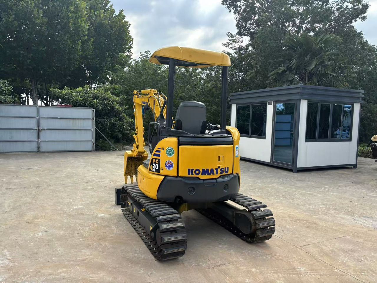 2022 Komatsu PC20 mini excavator, rear view 2022 Komatsu PC20 mini excavator, rear view