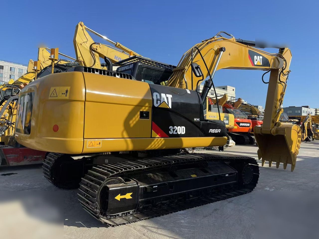 2024 Caterpillar 320D Raupenbagger, Ansicht von hinten dreiviertel 2024 Caterpillar 320D Raupenbagger, Ansicht von hinten dreiviertel