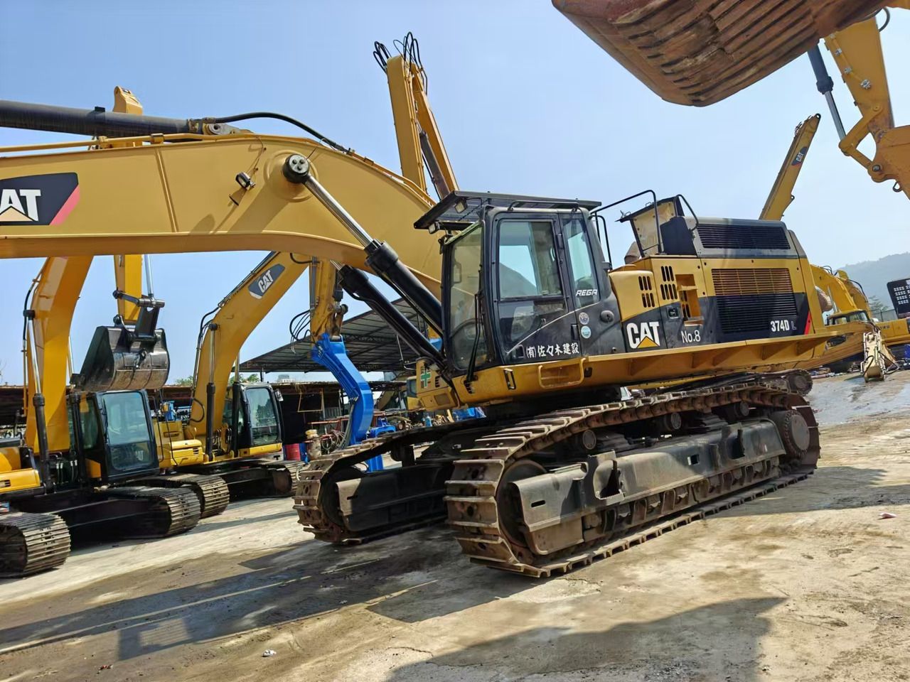 2019 Caterpillar 374DL crawler excavator, side profile view 2019 Caterpillar 374DL crawler excavator, side profile view