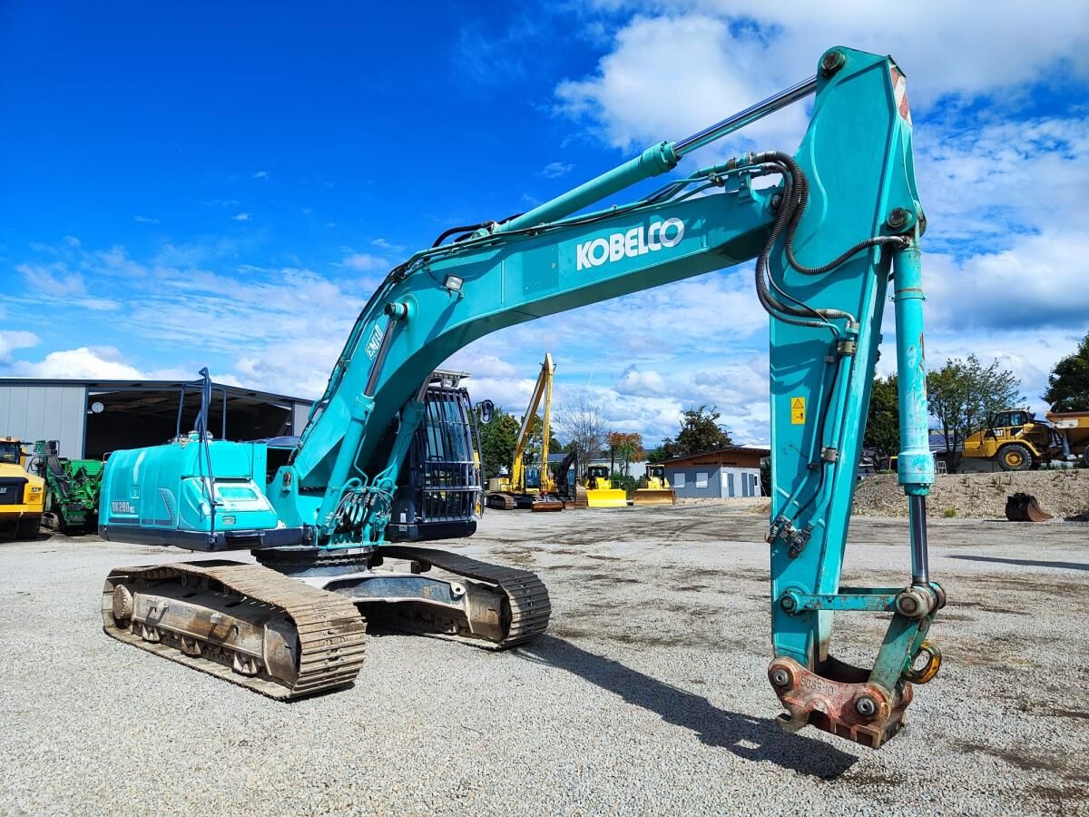 2015 Kobelco SK260NLC-9 crawler excavator, side view 2015 Kobelco SK260NLC-9 crawler excavator, side view