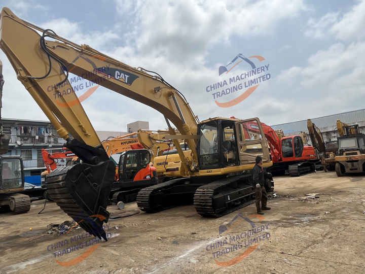 2016 Caterpillar 325BL crawler excavator, side profile view 2016 Caterpillar 325BL crawler excavator, side profile view