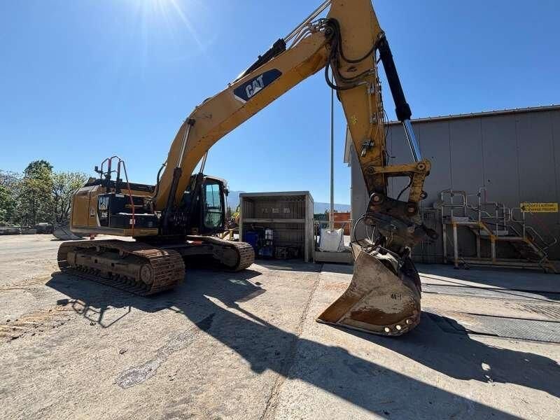 2013 Caterpillar 329EL crawler excavator, side profile view 2013 Caterpillar 329EL crawler excavator, side profile view