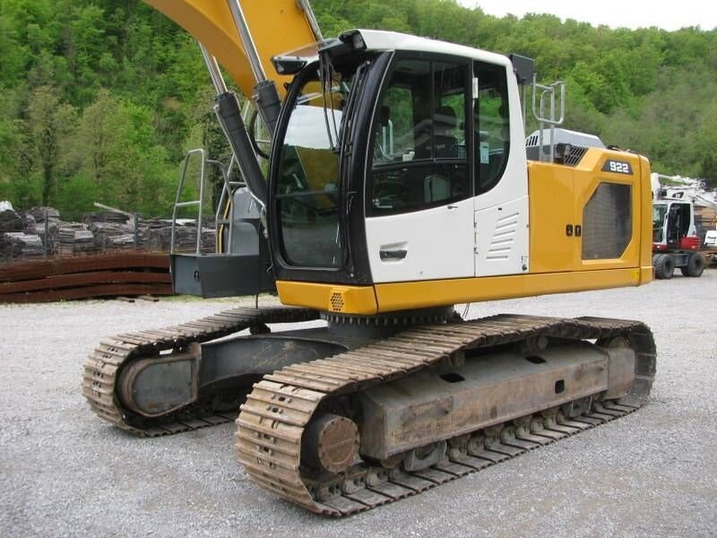 2019 Liebherr R922LC crawler excavator side view 2019 Liebherr R922LC crawler excavator side view