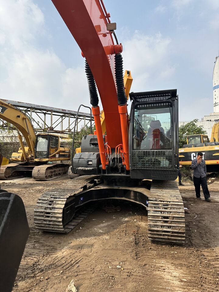 2022 Hitachi ZX200-3 crawler excavator, front view 2022 Hitachi ZX200-3 crawler excavator, front view