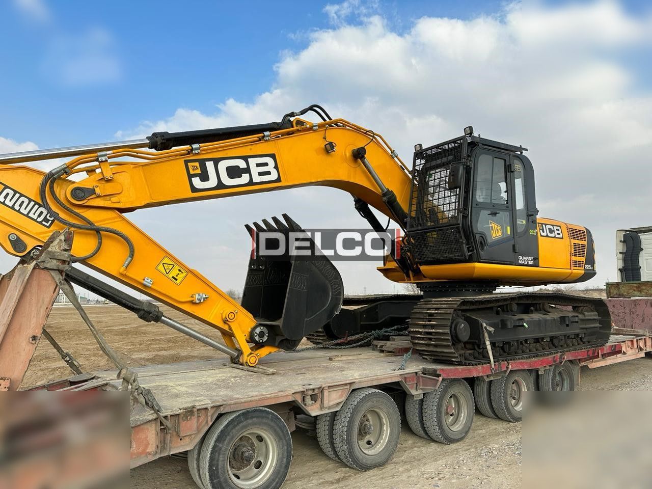 2026 JCB 225LC ECO PLUS crawler excavator, side view 2026 JCB 225LC ECO PLUS crawler excavator, side view