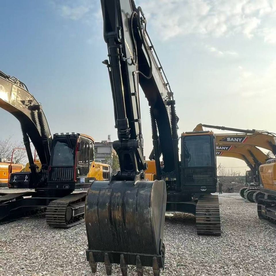 2023 Hyundai 220 crawler excavator, front view 2023 Hyundai 220 crawler excavator, front view