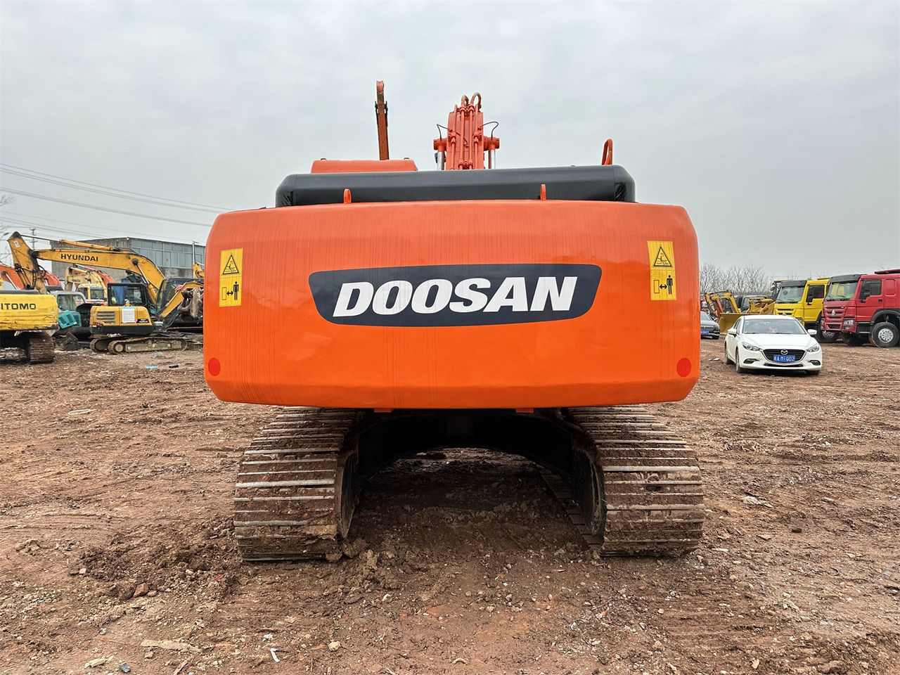 2017 Doosan DH220 crawler excavator rear view 2017 Doosan DH220 crawler excavator rear view