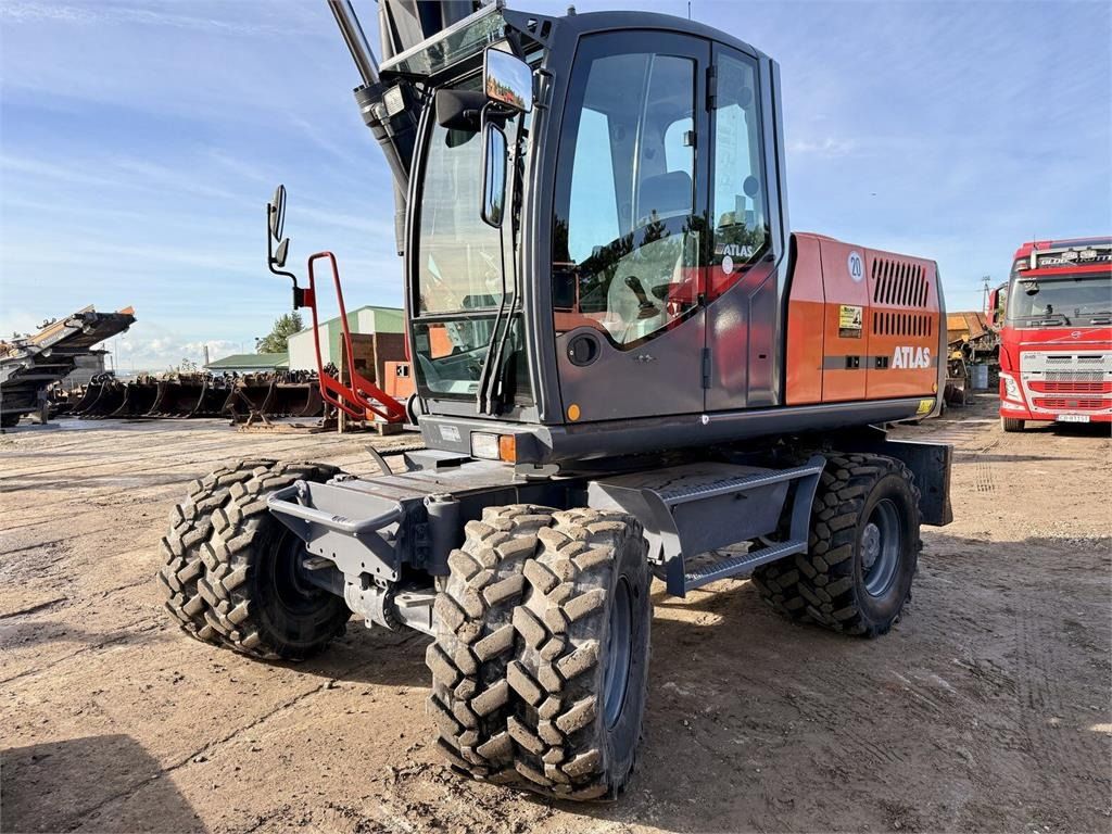 2012 Atlas 190W wheel excavator, front three-quarter view