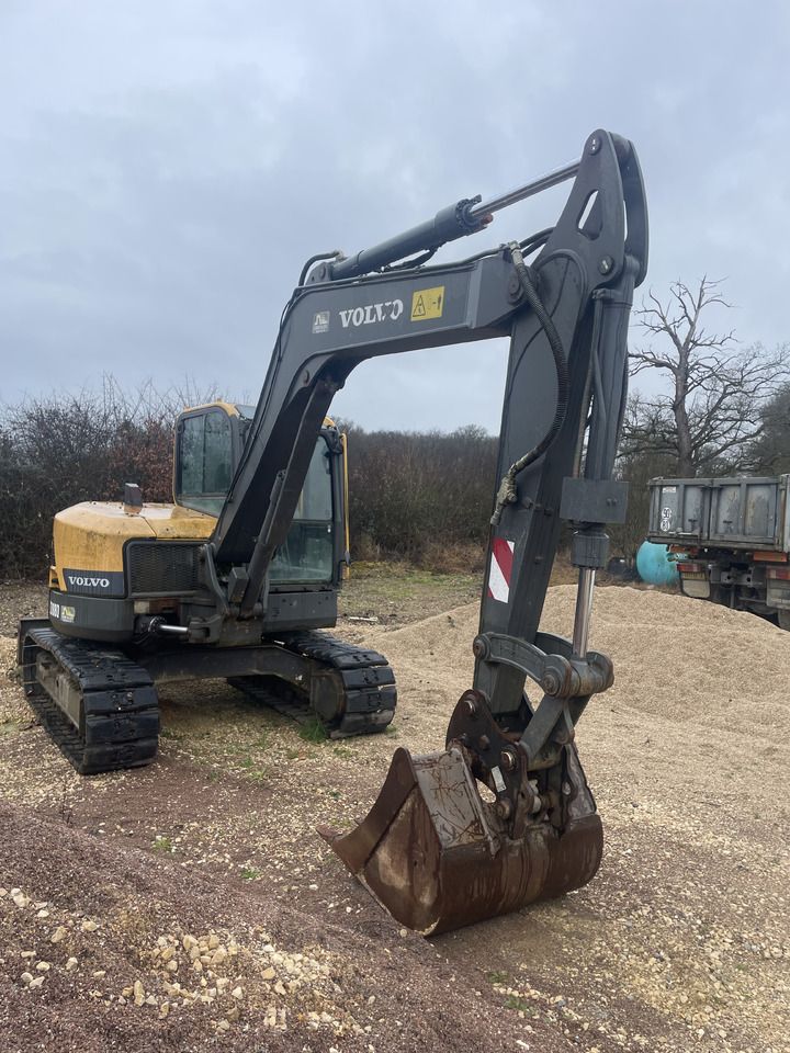 2014 Volvo ECR88D crawler excavator, front three-quarter view 2014 Volvo ECR88D crawler excavator, front three-quarter view