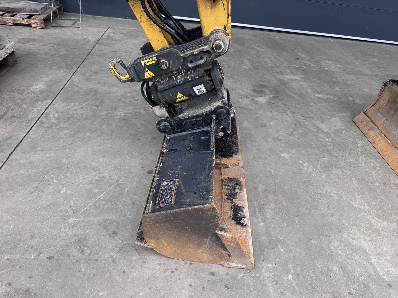 2024 Caterpillar 305C mini excavator bucket and quick coupler 2024 Caterpillar 305C mini excavator bucket and quick coupler