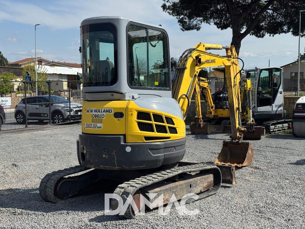 2006 New Holland E352SR mini excavator, rear three-quarter view 2006 New Holland E352SR mini excavator, rear three-quarter view