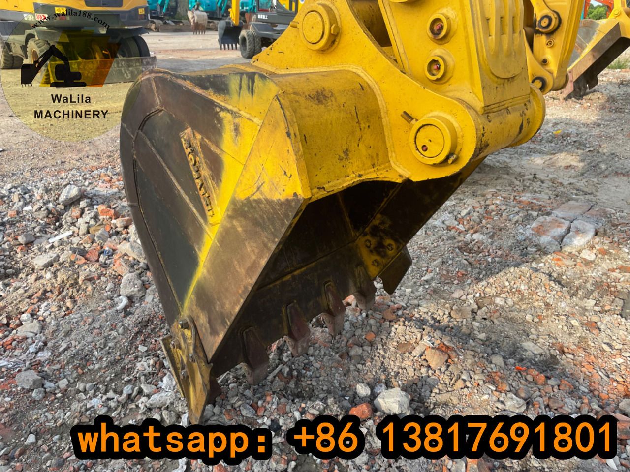Komatsu PC200-8 paletli ekskavatör kova detayı Komatsu PC200-8 paletli ekskavatör kova detayı