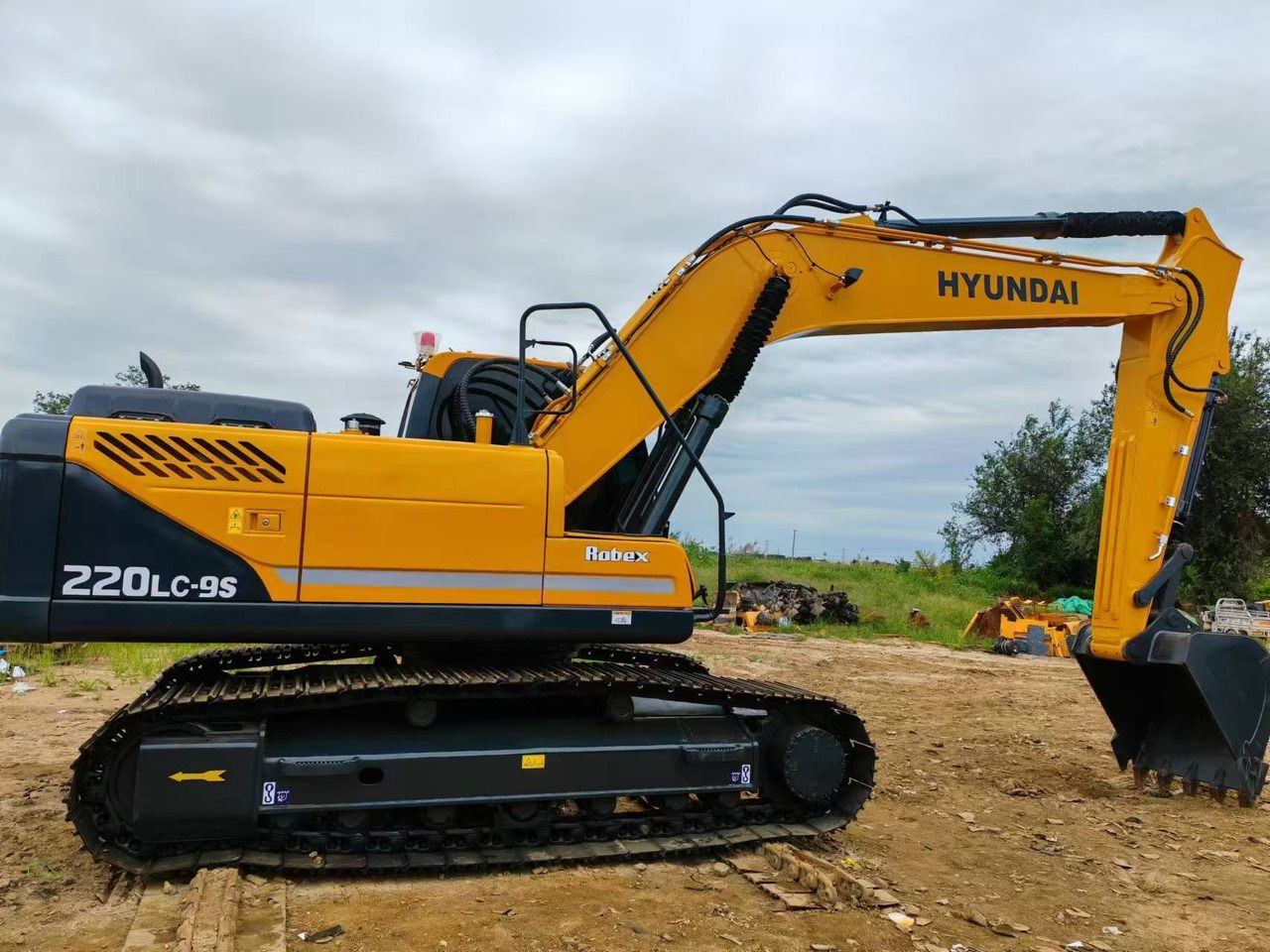 2022 Hyundai 220LC-9S crawler excavator, side profile view