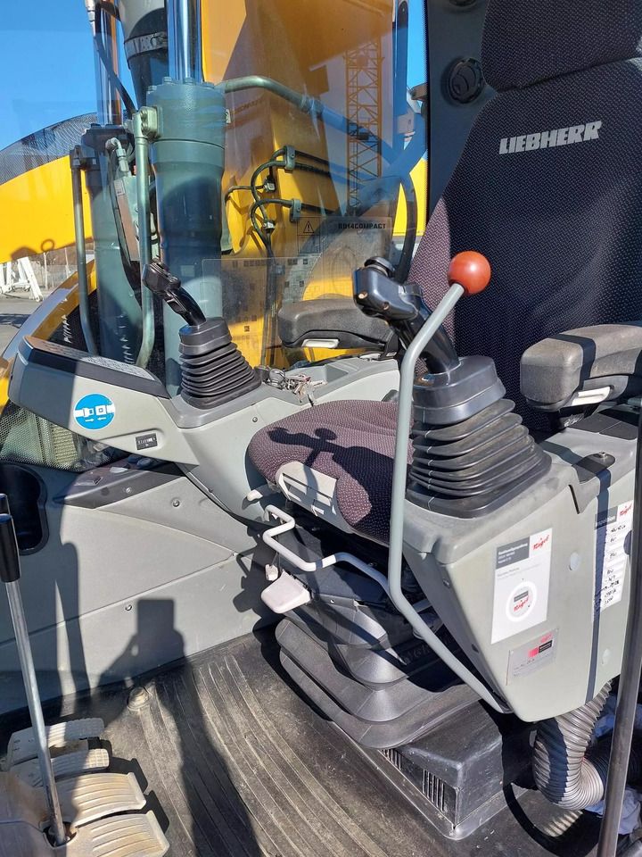 2015 Liebherr R914COMPACT crawler excavator interior cab view