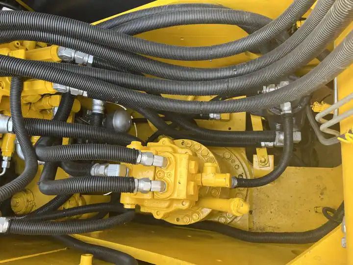 2019 Komatsu PC130 crawler excavator hydraulic pump detail