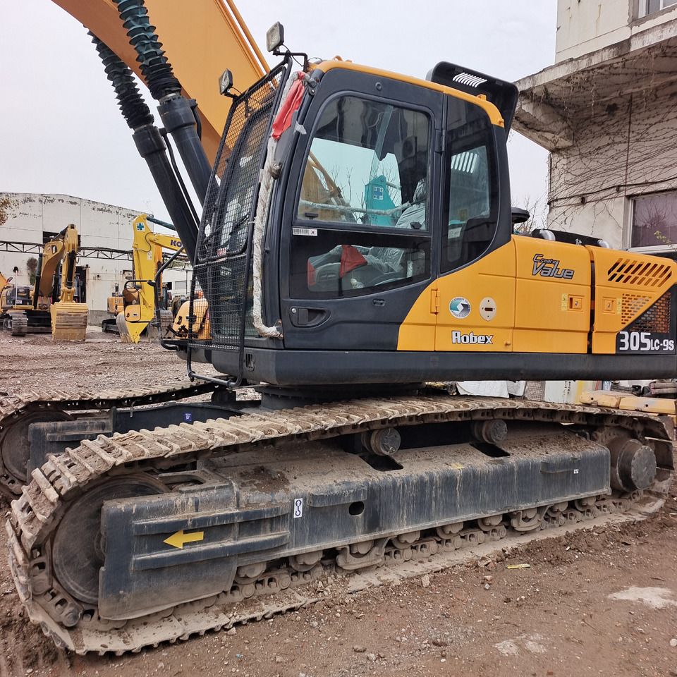 2023 Hyundai R305LC-9S crawler excavator, side view 2023 Hyundai R305LC-9S crawler excavator, side view