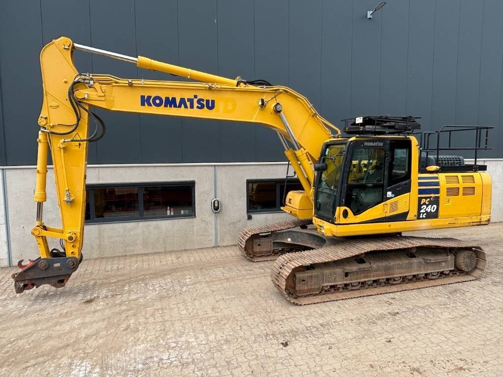2019 Komatsu PC240LC-11 crawler excavator side view 2019 Komatsu PC240LC-11 crawler excavator side view