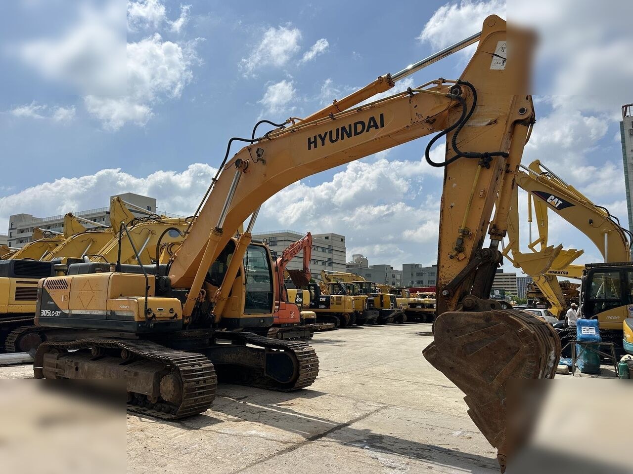 2024 Hyundai R305LC-9T crawler excavator side view