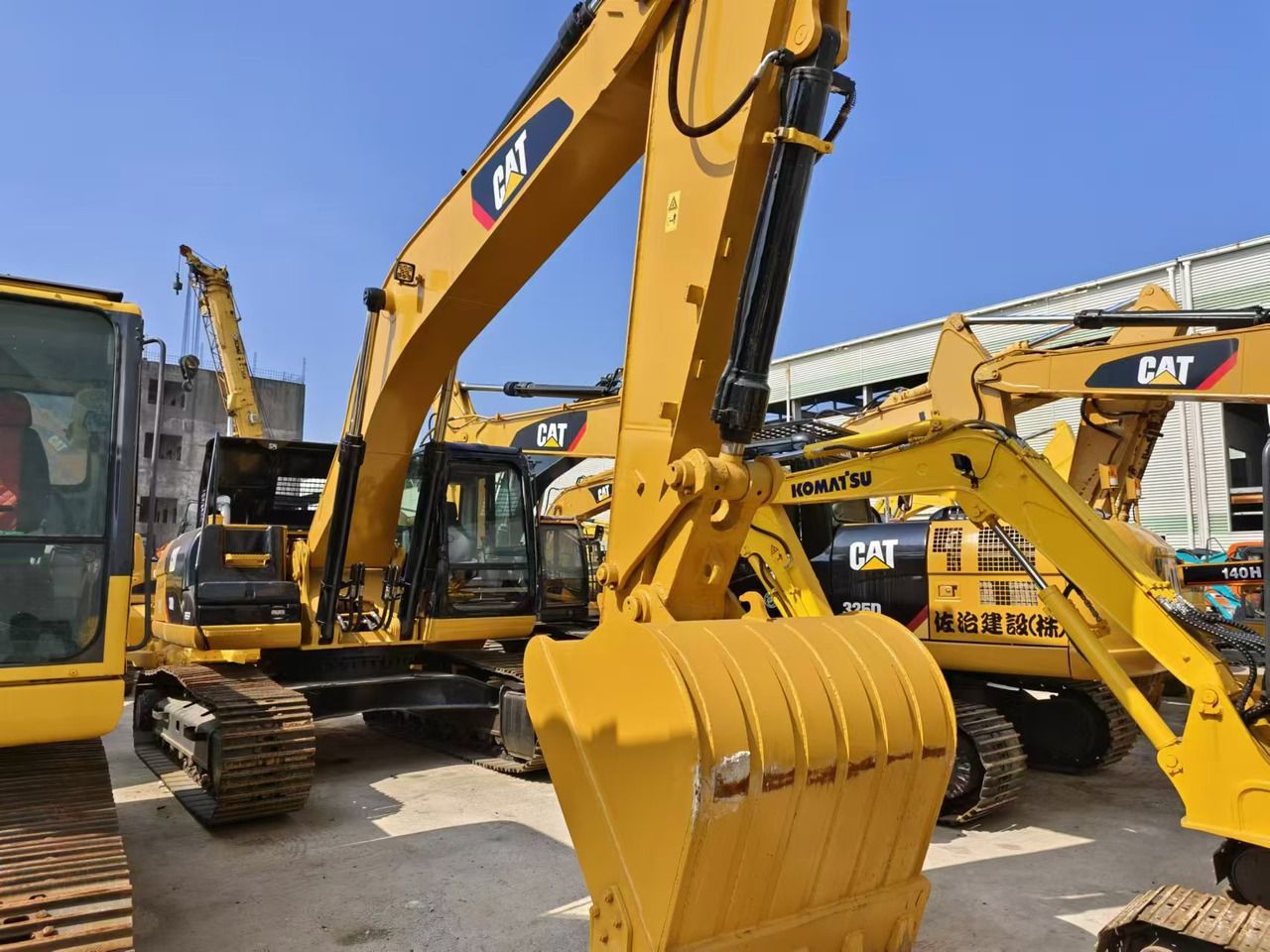 2019 Caterpillar 330D crawler excavator, front three-quarter view 2019 Caterpillar 330D crawler excavator, front three-quarter view