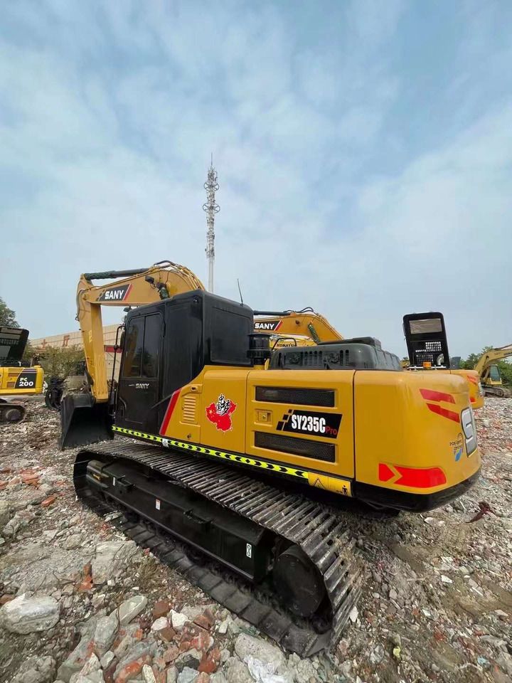 Sany SY235C Pro crawler excavator, rear three-quarter view Sany SY235C Pro crawler excavator, rear three-quarter view