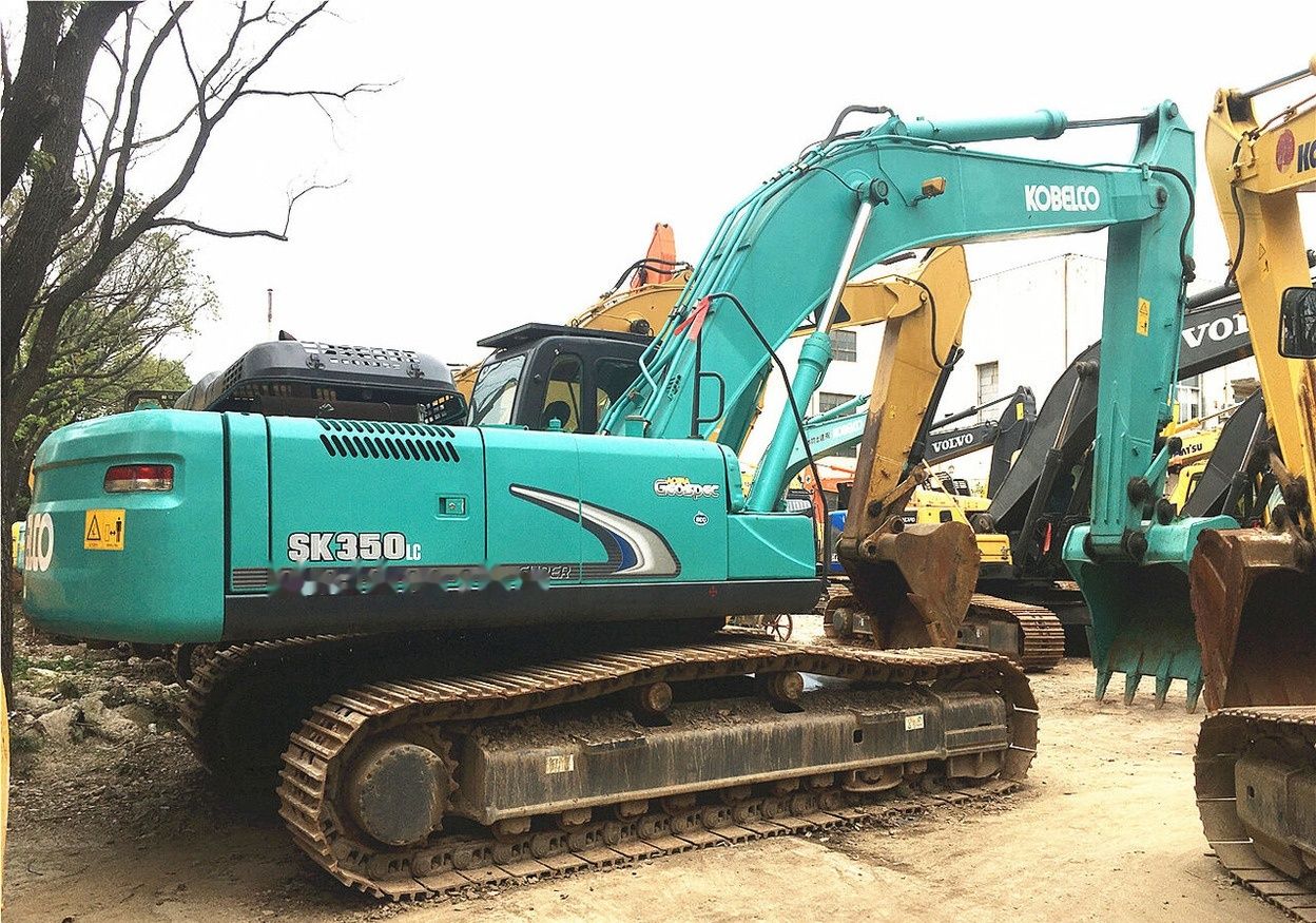2017 Kobelco SK350LC-8 crawler excavator side view 2017 Kobelco SK350LC-8 crawler excavator side view
